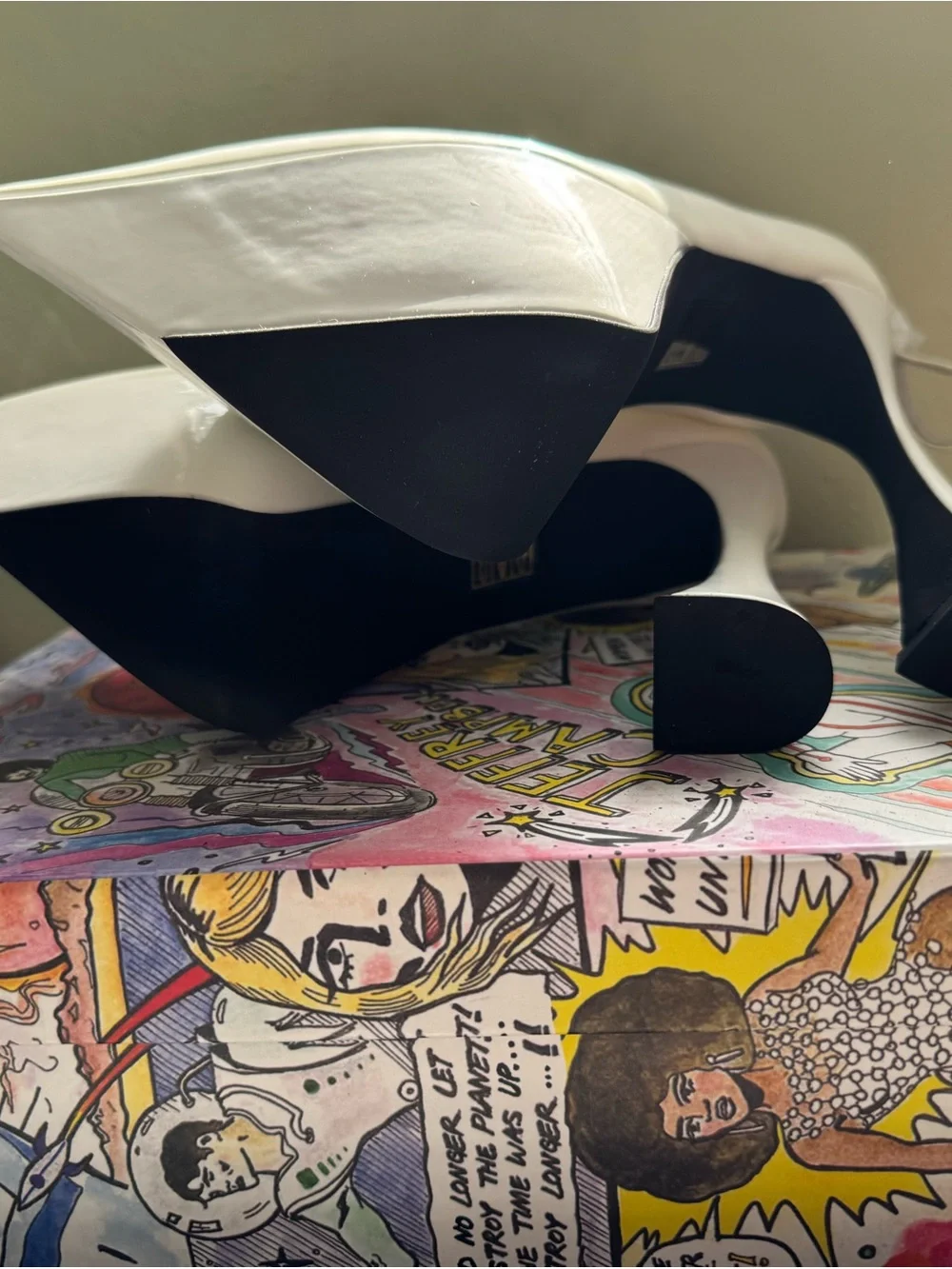 Jeffrey Campbell White Patent Platform Pumps— NEVER USED